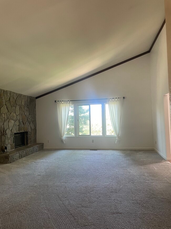 Building Photo - 24020 Janssen Ct