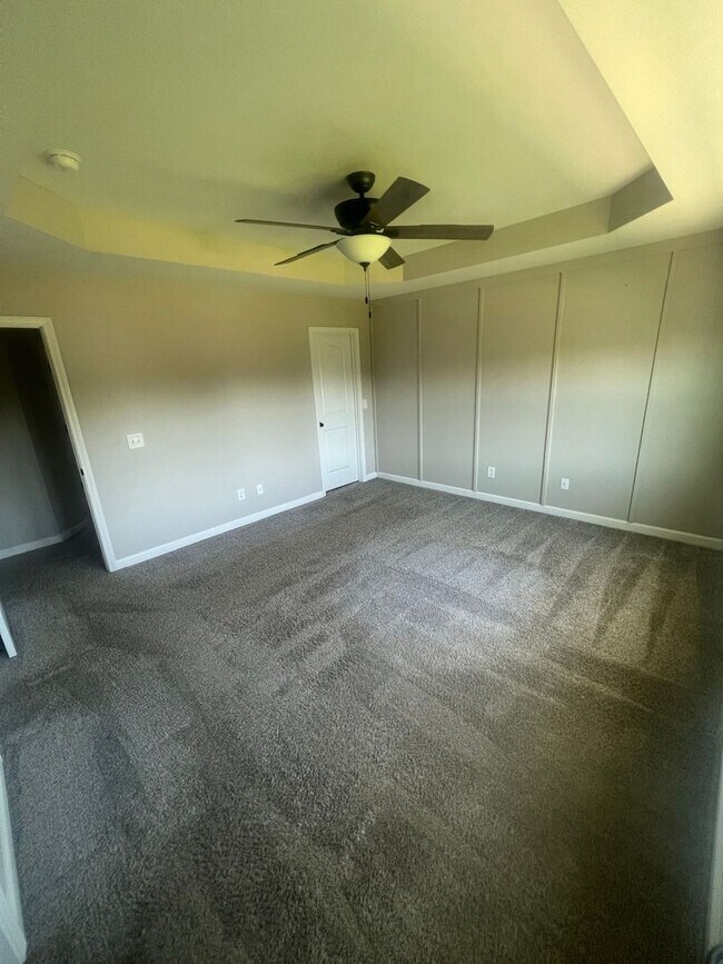 Building Photo - 303 Breezeway Dr