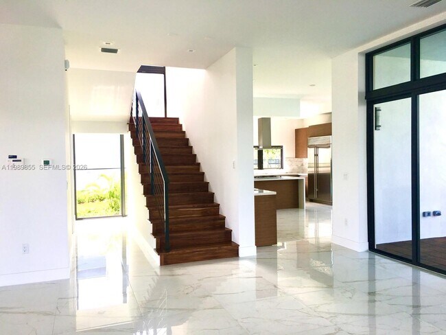 Building Photo - 16580 Sunset Way