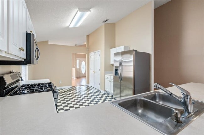 Building Photo - 8158 Magnolia Village Dr N