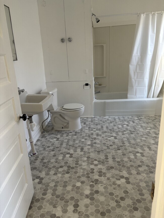 Building Photo - 957 Dorchester Ave SW