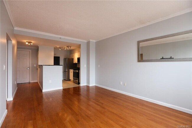 Building Photo - 300 Mamaroneck Ave