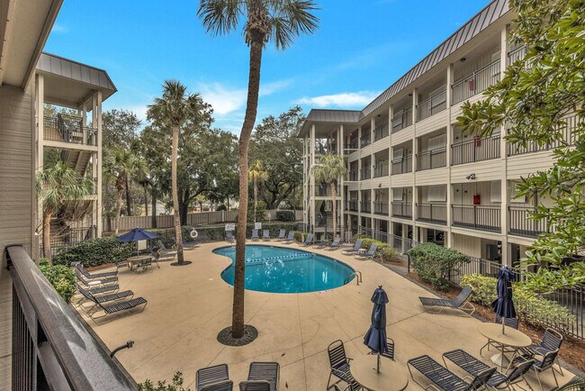 Building Photo - 23 S Forest Beach Dr
