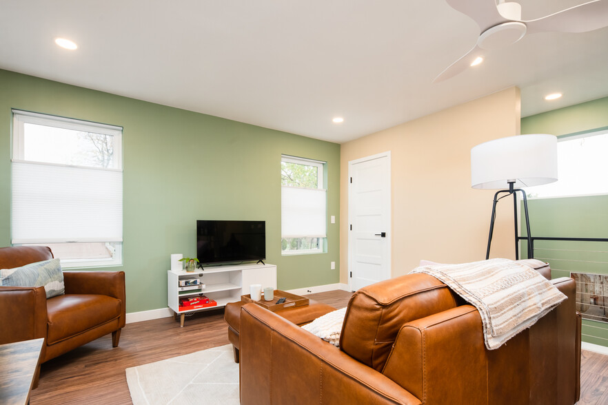 Building Photo - 4877 Beach Ct