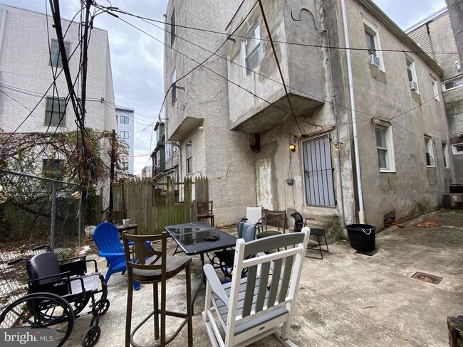 Building Photo - 1437 W Norris St