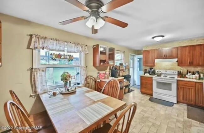 Building Photo - 400 Hemlock Dr