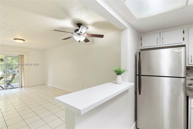 Building Photo - 6530 Lake Patricia Dr
