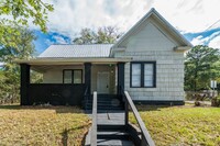 Building Photo - 233 Alder Ave