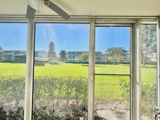 Building Photo - 129 Mansfield D