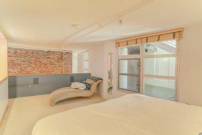 Building Photo - 101 Harrison St