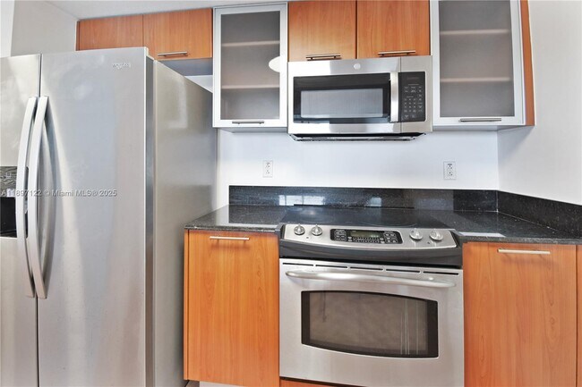 Building Photo - 1800 N Bayshore Dr