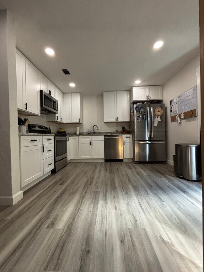 Building Photo - 2063 Oak Meadow Cir