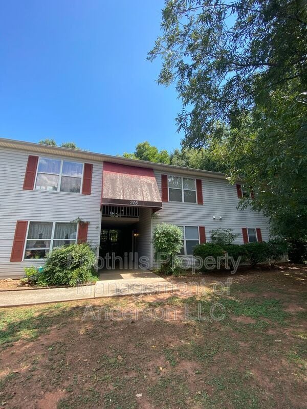 Building Photo - 208 Old North Church Rd