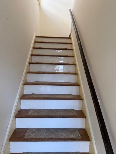 Building Photo - 71 Linnet St