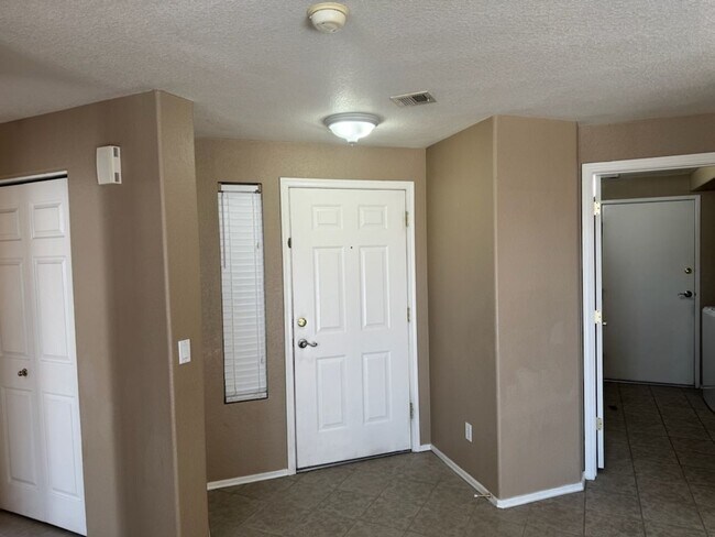 Building Photo - 2 bedroom Mesa Condo rental