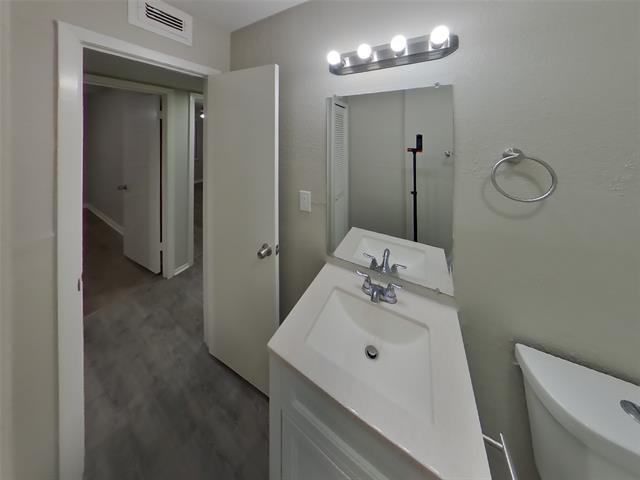Building Photo - 3221 Edgebrook Dr