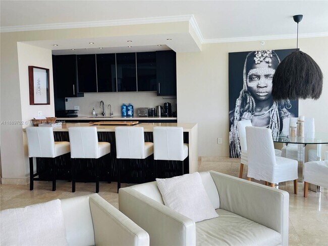 Building Photo - 16400 Collins Ave