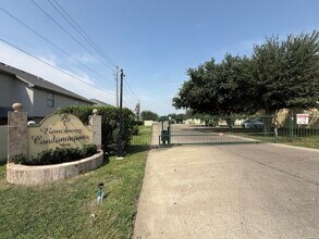 Building Photo - Ranchway Condominiums