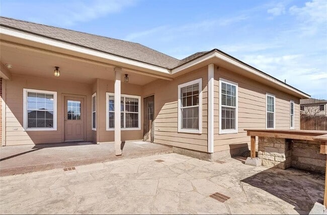 Building Photo - 120 Emory Fields Dr