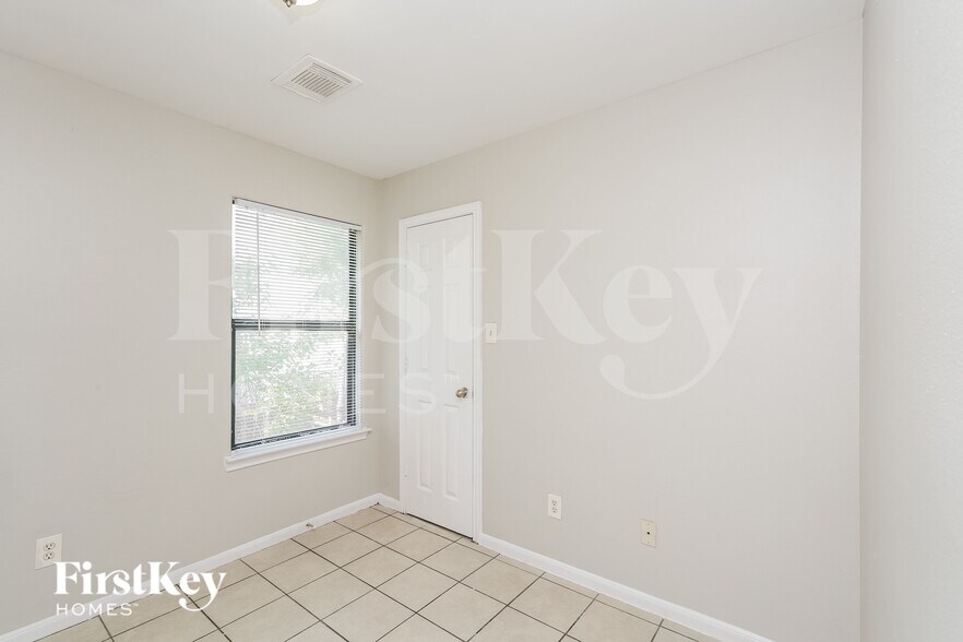Building Photo - 2920 La Estancia Ln