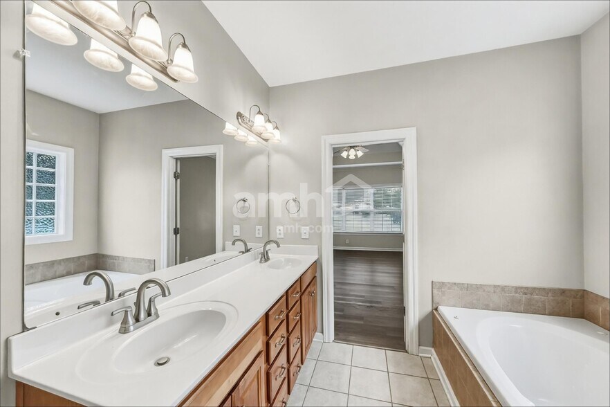 Building Photo - 3006 Stow Xing