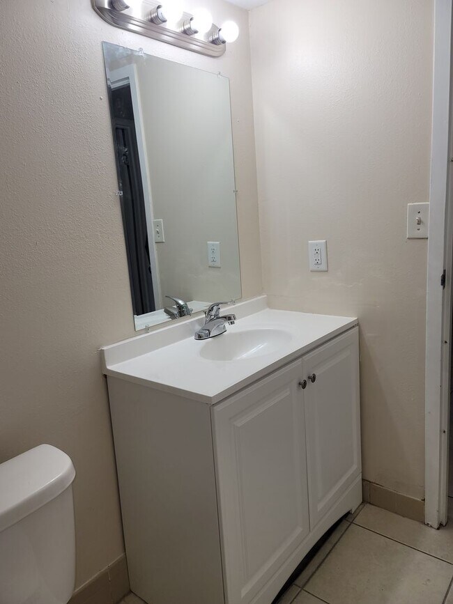 Building Photo - Prime Location for a great price!