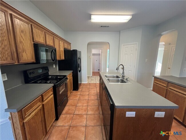 Building Photo - 3000 Rain Dance Loop