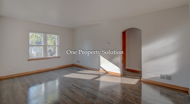 Building Photo - 700 E 36th Ave