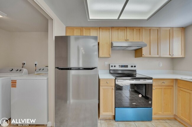 Building Photo - Beautifully Renovated 2-Bedroom Corner Tow...