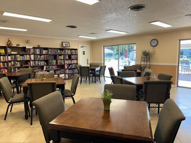 Building Photo - 25 Abbey Ln