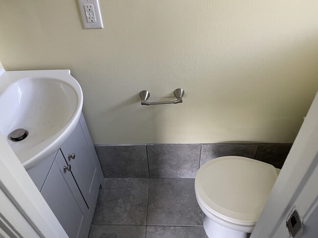 Building Photo - 2601 Rippee Rd