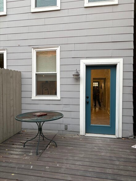 Private Back Patio - 4 Rickenbach St