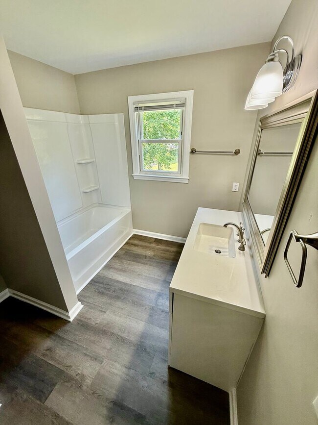 Building Photo - Extra Large One Bedroom House