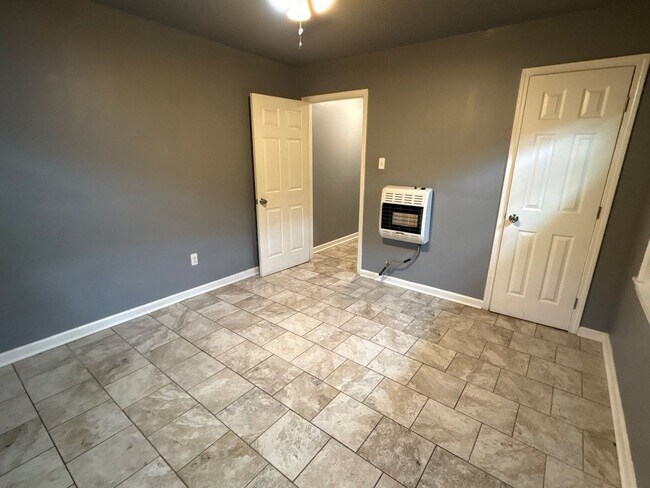 Building Photo - Newly Refreshed 1 bedroom 1 bathroom Duplex - Open To Section 8