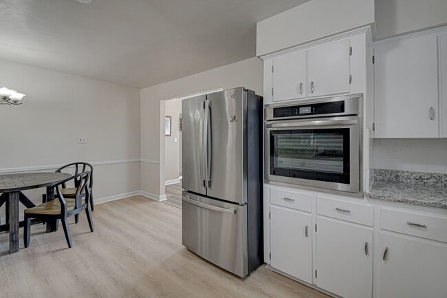 Building Photo - 1465 Brookwood Dr