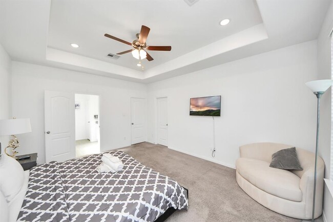 Building Photo - 8034 Royal Palm Dr
