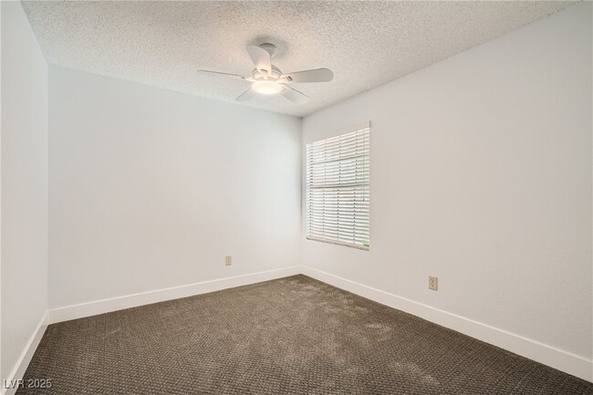 Building Photo - 4844 Maryvale Dr