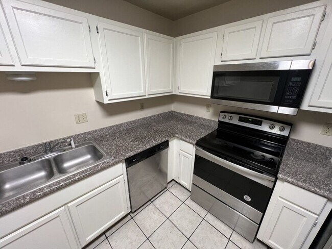 Building Photo - Brightside View