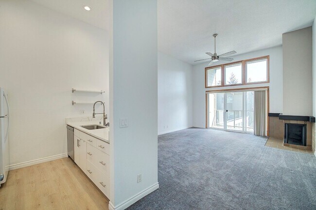 Building Photo - 1Bd/1Ba Mercer Island Condo