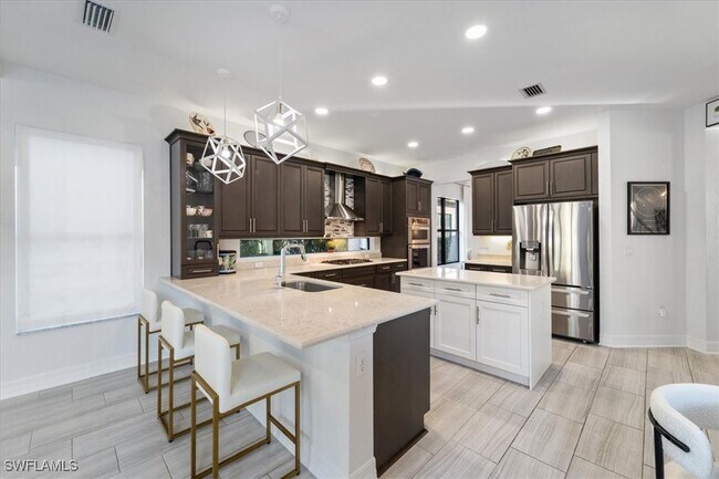 Building Photo - 13884 Luna Dr