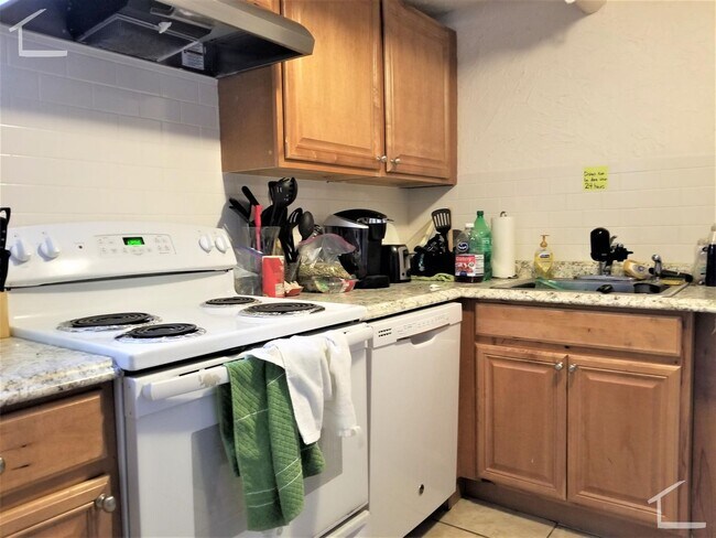 Building Photo - Packards Corner BU 4 bed 1.5 bath for 9.1 Heat Hw inc Students ok,