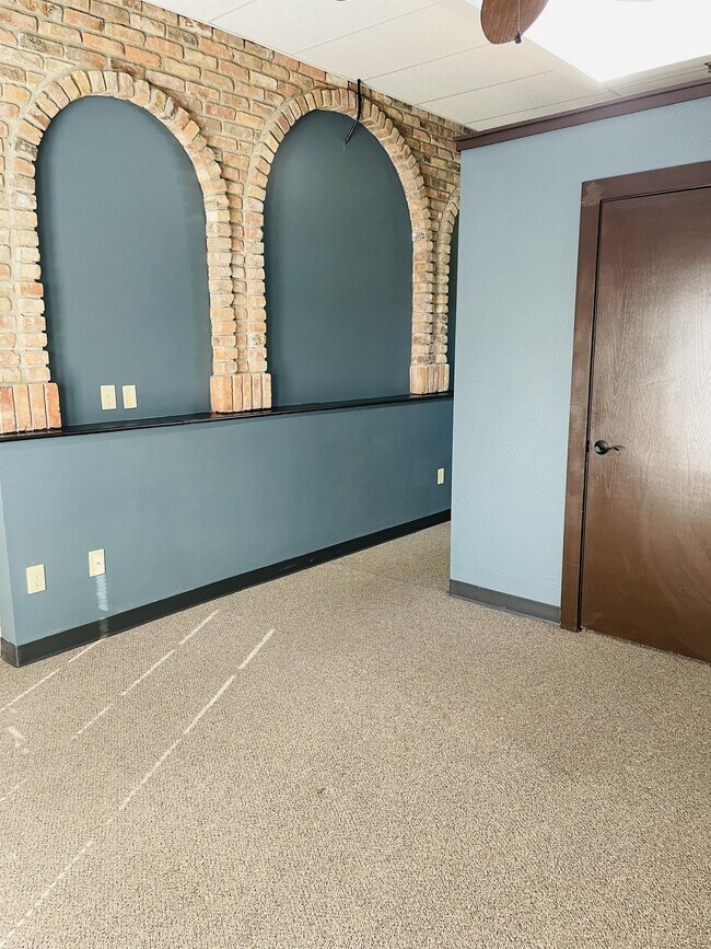 Building Photo - 1300 E Iron Ave