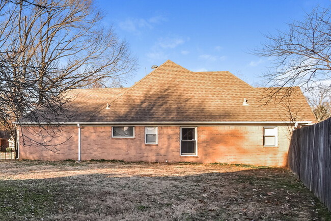 Building Photo - 8877 Bridlewood Ln