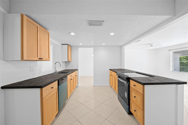 Building Photo - 7005 NW 11th St