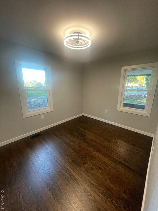 Building Photo - 33 Mailler Ave