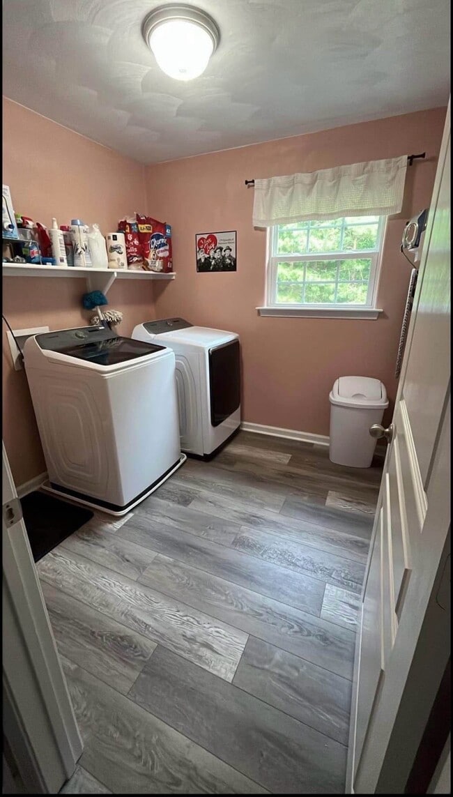 Building Photo - 4060 Kingston Pkwy