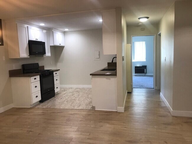 Luxury renovated kitchen with quartz countertops - 3414 Jasmine Ave
