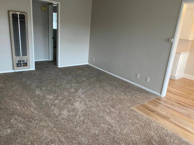 Living Room - Green Oaks Apartments, LLC.