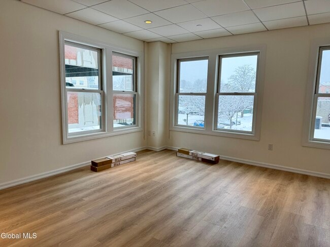 Building Photo - 433 Broadway