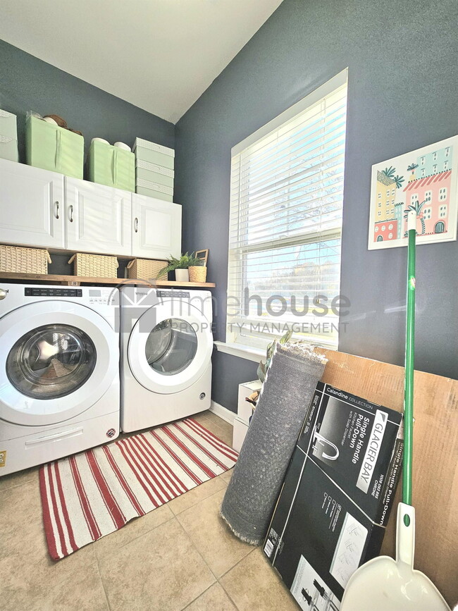 Building Photo - 820 Gem Ct